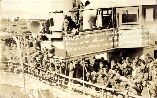 Foto Ak US Amerikanisches Kriegsschiff, USS Huntington, Rainbow Division, Soldaten