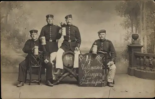 Foto Ak Deutsche Soldaten im Kaiserreich, Gruppenbild, Bierkrug