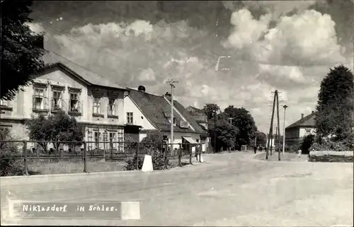 Foto Ak Mikołajowa Niklasdorf Schlesien, Straßenpartie