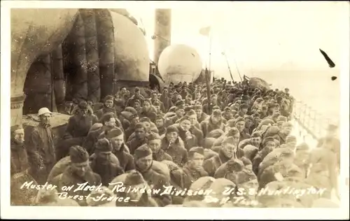 Foto Ak US Amerikanisches Kriegsschiff, USS Huntington, Rainbow Division, Soldaten