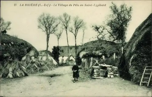 Ak La Briere Loire Atlantique, Le Village de Pélo en Saint Lyphard