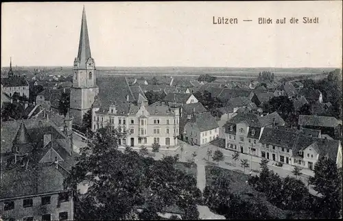 Ak Lützen im Burgenlandkreis, Teilansicht vom Ort, Vogelschau, Kirchturm