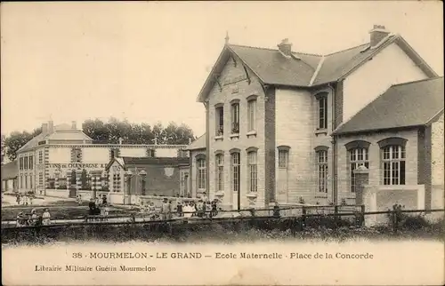 Ak Mourmelon le Grand Marne, Ecole Maternelle, Place de la Concorde