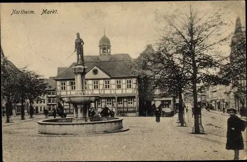 Ak Northeim in Niedersachsen, Markt, Brunnen, Rathaus