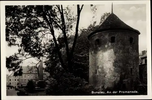 Ak Bolesławiec Bunzlau Schlesien, Partie an der Promenade, Turm