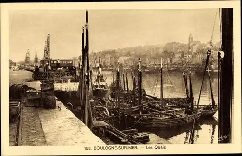 Ak Boulogne sur Mer Pas de Calais, Les Quais