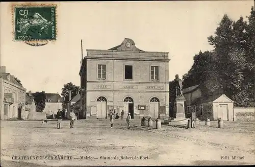 Ak Chateauneuf sur Sarthe Maine-et-Loire, Mairie, Statue de Robert le Fort