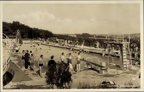 Ak Wiesbaden in Hessen, Opelbad, Schwimmbassin