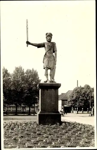 Ak Bad Bramstedt in Holstein, Roland Denkmal