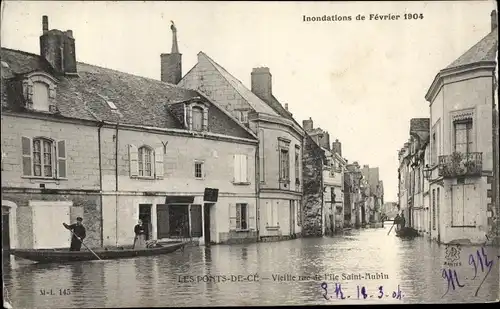 Ak Les Ponts de Cé Maine et Loire, Inondations 1904, Vieille rae de l'ile Saint Aubin