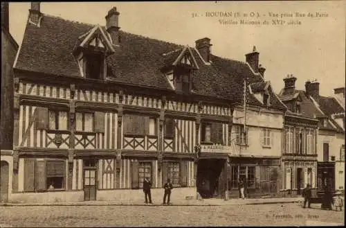 Ak Houdan Yvelines, Vue prise Rue de Paris, Vieilles Maisons du XVI siecle