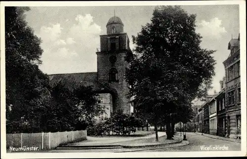 Ak Neumünster in Holstein, Vicelinkirche, Straßenansicht