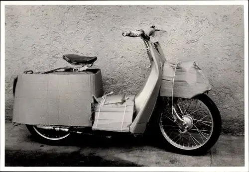 Foto Ak Moped mit Pappe verkleidet, Lorcher Karosseriefabrik Binz & Co.