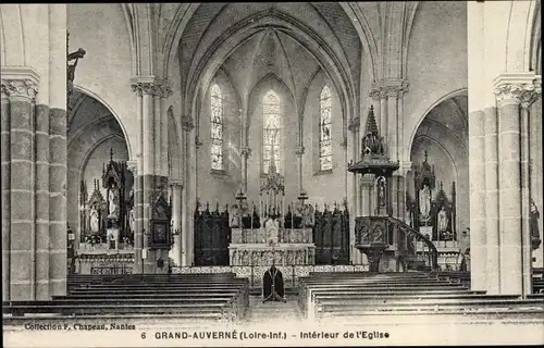 Ak Grand Auverne Loire Atlantique, Blick in die Kirche