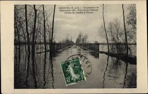 Ak Cheffes sur Sarthe Maine et Loire, Inondation de Décembre 1910, Pont de la Vidange