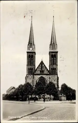 Ak Herne im Ruhrgebiet, Herz Jesu Kirche, Straßenpartie