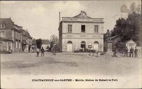 Ak Chateauneuf sur Sarthe Maine-et-Loire, Mairie, Statue de Robert le Fort
