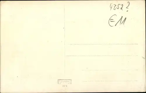 Foto Ak Zwei Männer schieben Fahrräder