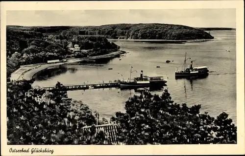 Ak Glücksburg an der Ostsee, Seesteg, Kleine Dampfer, Vogelschau