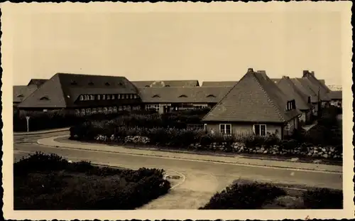 Ak Westerland auf Sylt, Nordseeklinik, Straßenseite