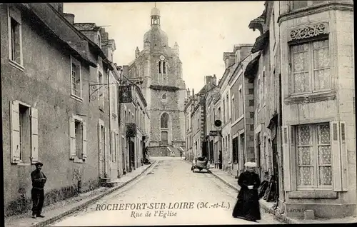 Ak Rochefort sur Loire Maine et Loire, Rue de l'Eglise