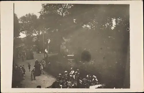 Foto Ak Maine et Loire, Partie im Park