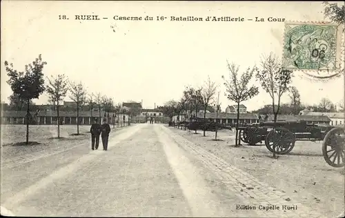 Ak Rueil Hauts-de-Seine, Caserne de 16 Bataillon d'Artillerie, La Cour