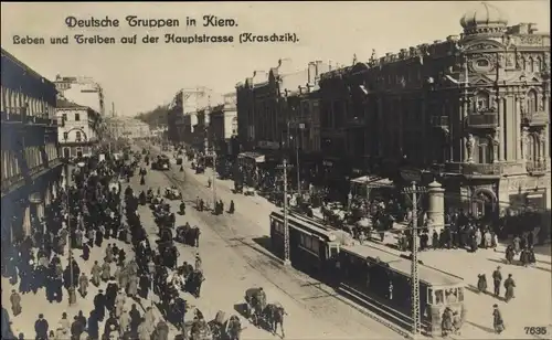 Ak Kiev Kiew Киев Ukraine, Deutsche Truppen auf der Hauptstraße, Kraschzik, Straßenbahn