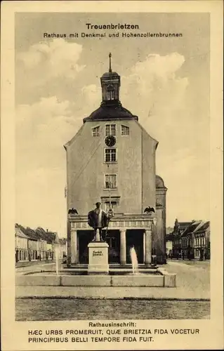 Ak Treuenbrietzen in Brandenburg, Rathaus, Denkmal, Hohenzollernbrunnen