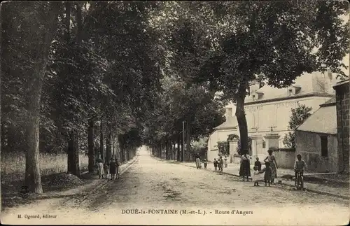 Ak Doué la Fontaine Maine et Loire, Route d'Angers