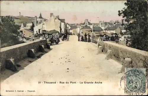 Ak Thouarcé Maine et Loire, Rue du Pont, La Grande Arche