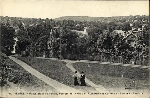 Ak Sevres Hauts de Seine, Manufacture de Sevres, Pelouse de la Gare, Panorama