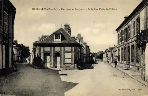 Ak Brezolles Eure et Loir, Carrefour et Perspective de la Rue Porte de Tilliere