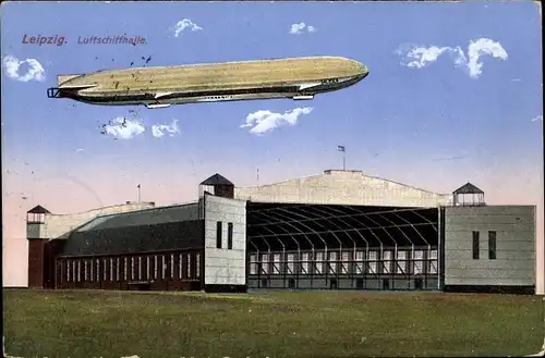 Ak Leipzig in Sachsen, Zeppelin über der Luftschiffhalle