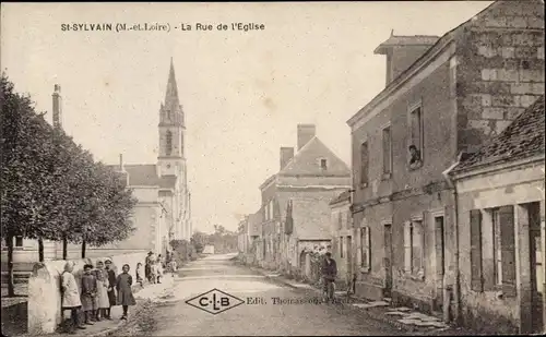 Ak Saint Sylvain Maine et Loire, La Rue de l'Eglise