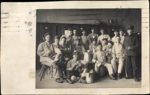 Foto Ak Deutsche Soldaten im Kaiserreich, Gruppenbild, 1914