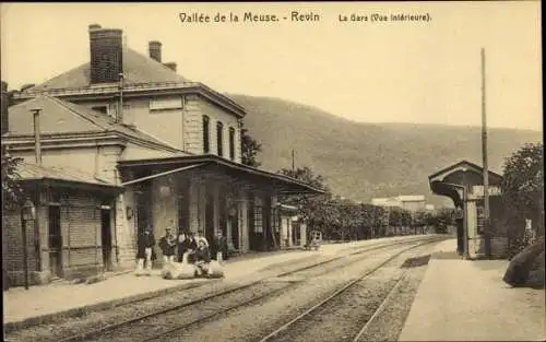 Ak Revin Ardennes, Vallee de la Meuse, la Gare, Bahnhof, Gleisseite