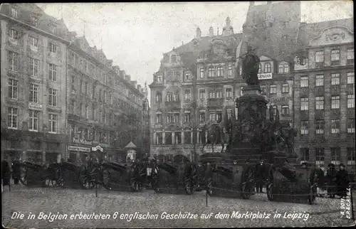 Ak Leipzig in Sachsen, Englische Feldgeschütze erobert von Sachsen bei Ypern, Marktplatz