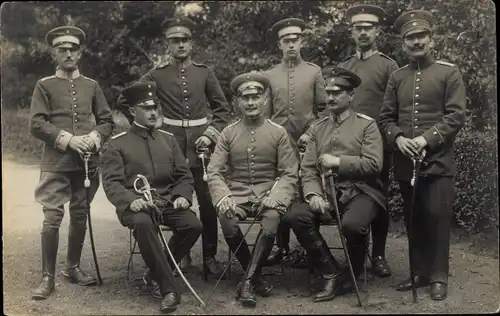 Foto Ak Deutsche Soldaten in Uniformen, Ersatz Pferde Depot K. Bayer. III A. K.