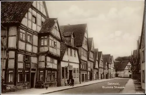 Ak Detmold in Nordrhein Westfalen, Krumme Straße, Fachwerkhäuser