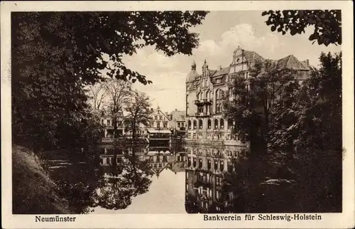 Ak Neumünster in Holstein, Bankverein am Wasser gelegen