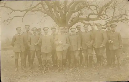 Foto Ak Deutsche Soldaten im Kaiserreich, Gruppenbild, 1918