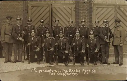 Foto Ak Deutsche Soldaten in Uniform, 7. Korporalschaft I. Dep. Res. Infanterie Regiment 61, 1916
