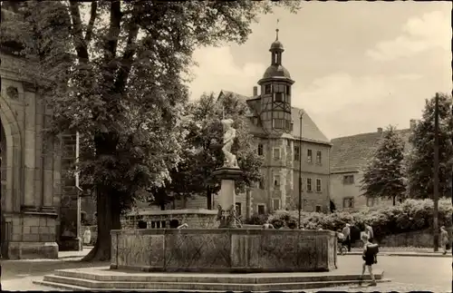 Ak Lutherstadt Eisenach in Thüringen, Georgsbrunnen und Residenzhaus