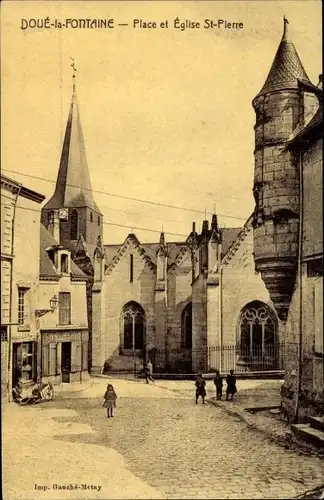 Ak Doué la Fontaine Maine et Loire, Place et Eglise Saint Pierre