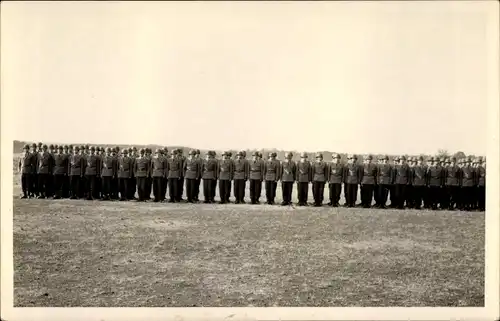 Foto Ak Zeven in Niedersachsen, Soldaten in Reih und Glied