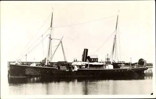 Ak Deutscher Dampfer im Hafen