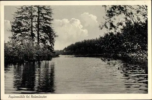 Ak Neumünster in Holstein, Papiermühle, Blick übers Wasser