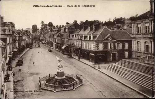 Ak Villedieu les Poêles Manche, Place de la Republique