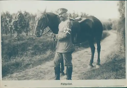 Foto, Deutscher Soldaten, I. WK, Militärpfarrer mit Pferd